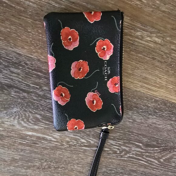 Poppy coach Wristlet - Picture 1 of 3